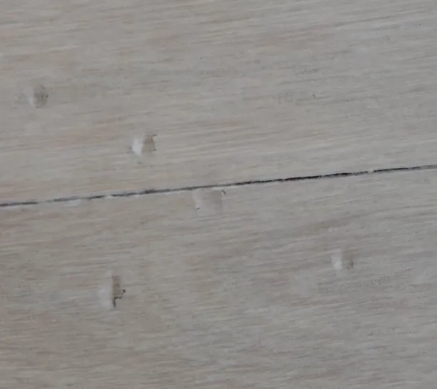 フローリング凹み